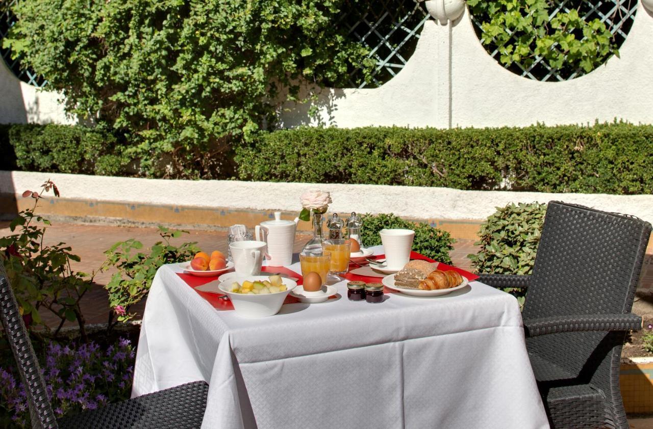 Hotel La Roseraie เชอนงโซ ภายนอก รูปภาพ