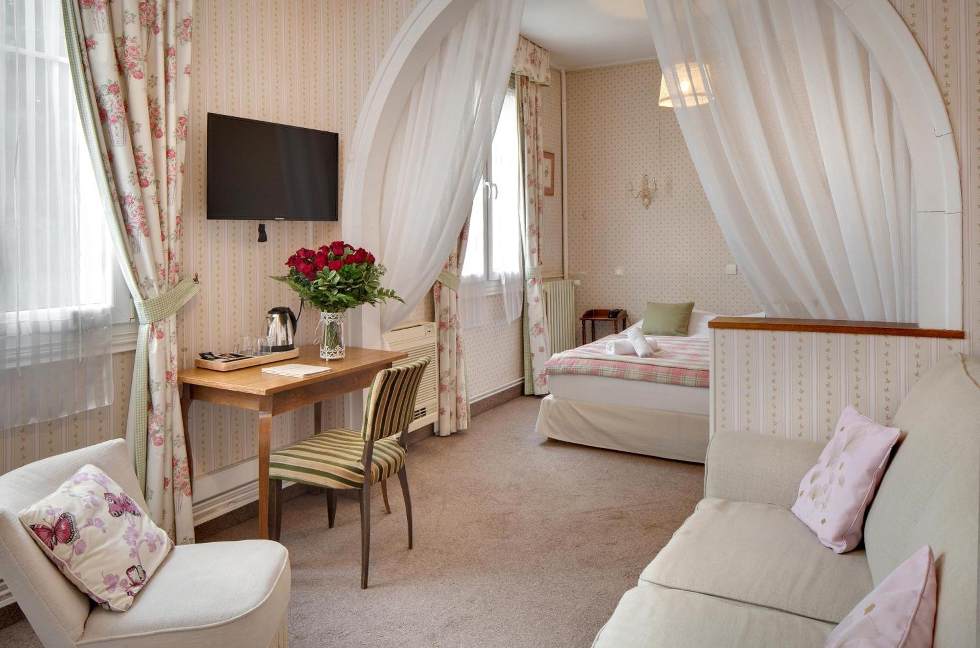 Hotel La Roseraie เชอนงโซ ภายนอก รูปภาพ